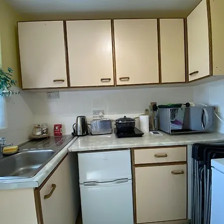 Cosy Apartment With Private Access And Kitchenette In Guildford (Adults Only) Worplesdon Exterior photo