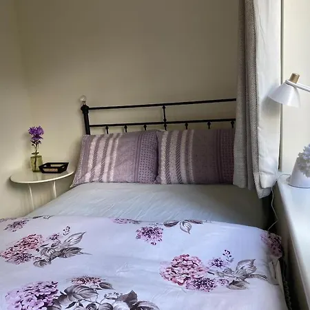 Cosy Apartment With Private Access And Kitchenette In Guildford (Adults Only) Worplesdon Exterior photo