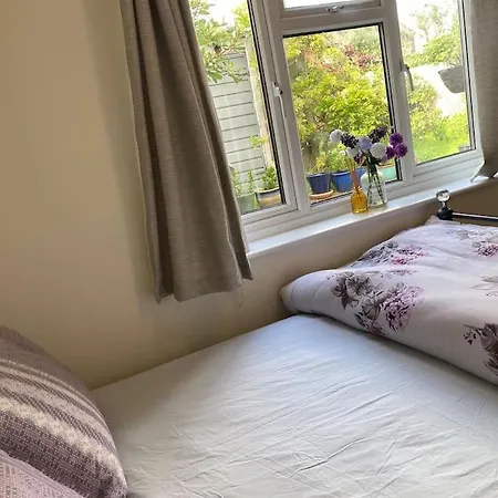 Cosy Apartment With Private Access And Kitchenette In Guildford (Adults Only) Worplesdon Exterior photo