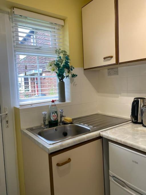 Cosy With Private Access And Kitchenette In Guildford (adults Only) Holiday home