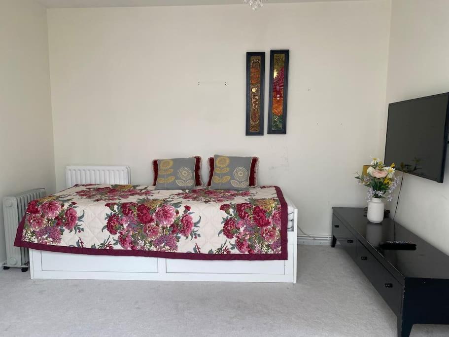 Holiday home Cosy With Private Access And Kitchenette In Guildford (adults Only) *