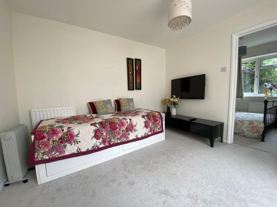 Holiday home Cosy With Private Access And Kitchenette In Guildford (adults Only)