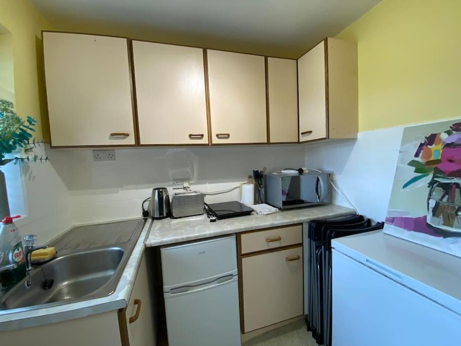 Cosy With Private Access And Kitchenette In Guildford (adults Only) Holiday home *