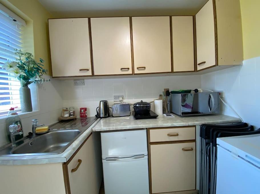 Cosy With Private Access And Kitchenette In Guildford (adults Only) *