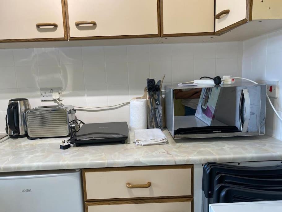 Cosy With Private Access And Kitchenette In Guildford (adults Only) Worplesdon