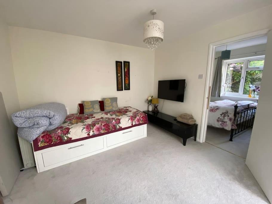 Cosy With Private Access And Kitchenette In Guildford (adults Only)